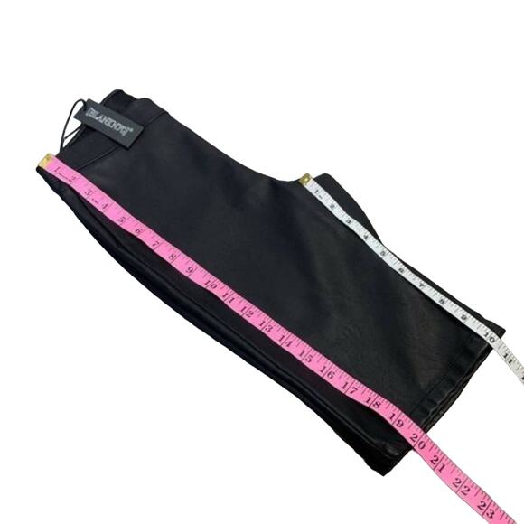 BLANKNYC Vegan Leather Bike shorts Stretch black Sz 26 banded waist flat front - Picture 10 of 15